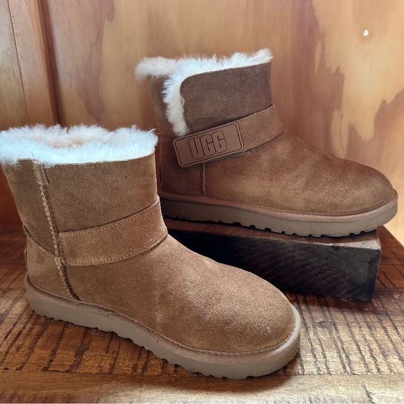 UGG Mini Bailey Chestnut Logo Strap Bootie Sz 6 - Picture 1 of 6